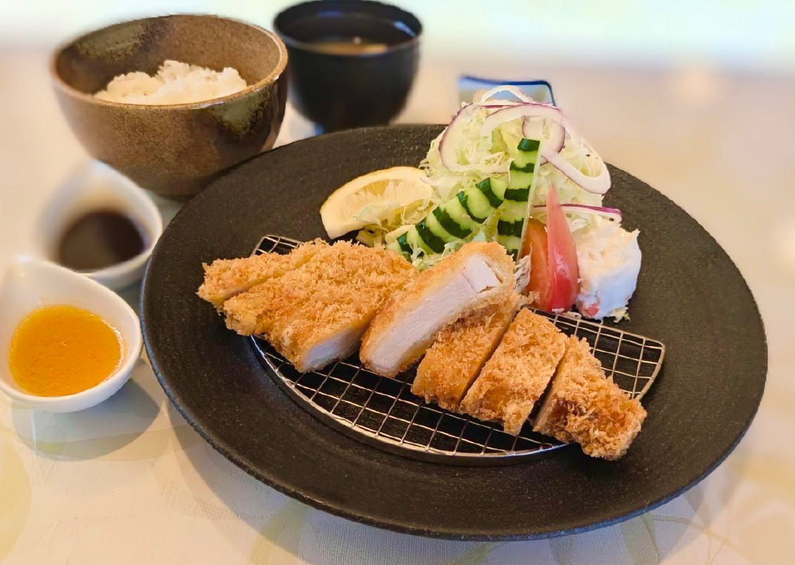 富士桜ポークのとんかつ ご飯・味噌汁・漬物付